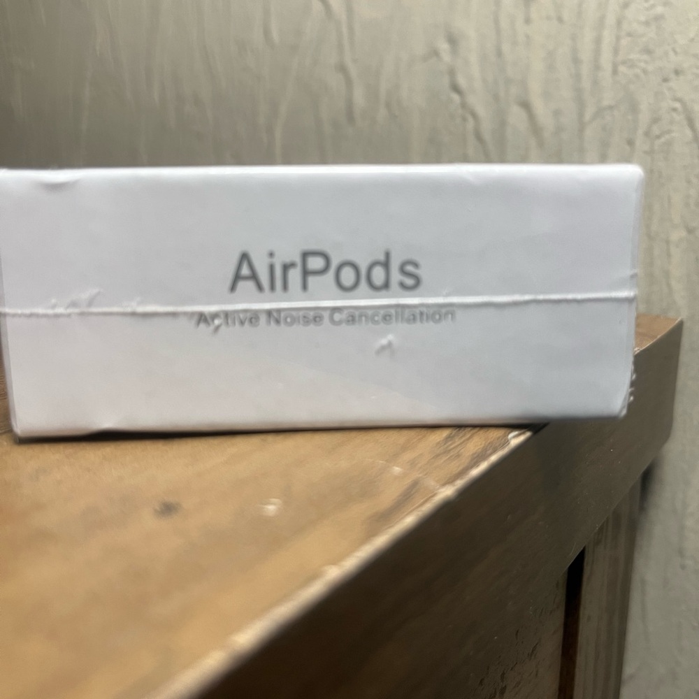 Apple AirPods 4's with Active Noise Cancellation - White